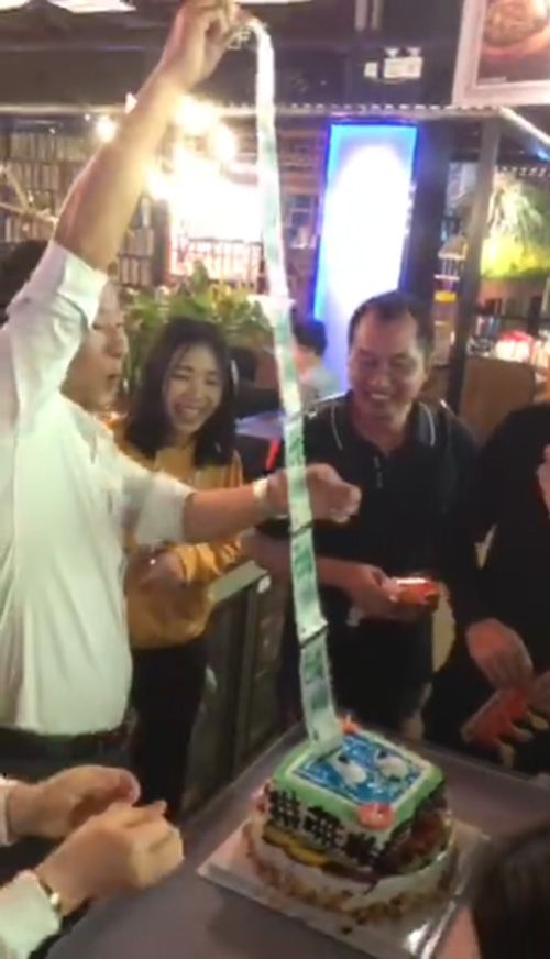挥手三月，激情四月 戴高乐泳池设备 这不仅是一个简单的聚餐